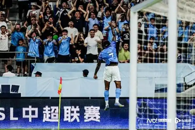 焦点对决：海港队与乌兹别克斯坦冠军激战，吉达国民险胜瞬间